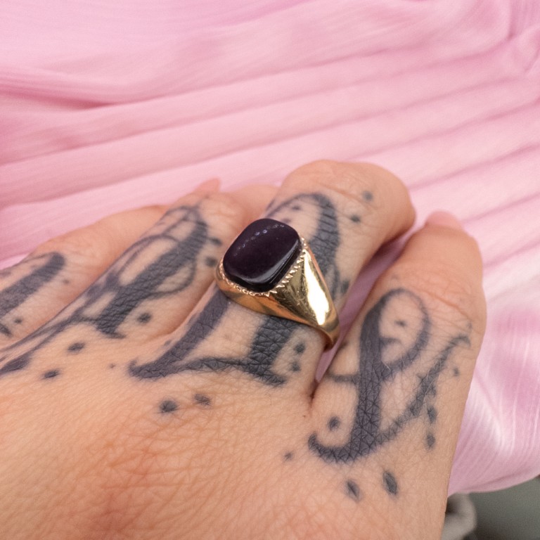 9ct Gold Black Stone Signet Ring - Image 6