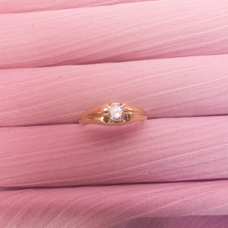 9ct Gold CZ Pinky Ring - Image 4